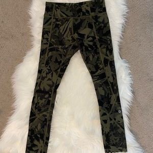 Lululemon Scallop 23’ Crop Leggings